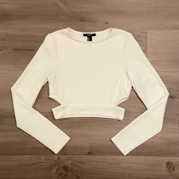 Forever 21 Tops - FOREVER 21 long sleeve crop with cut outs